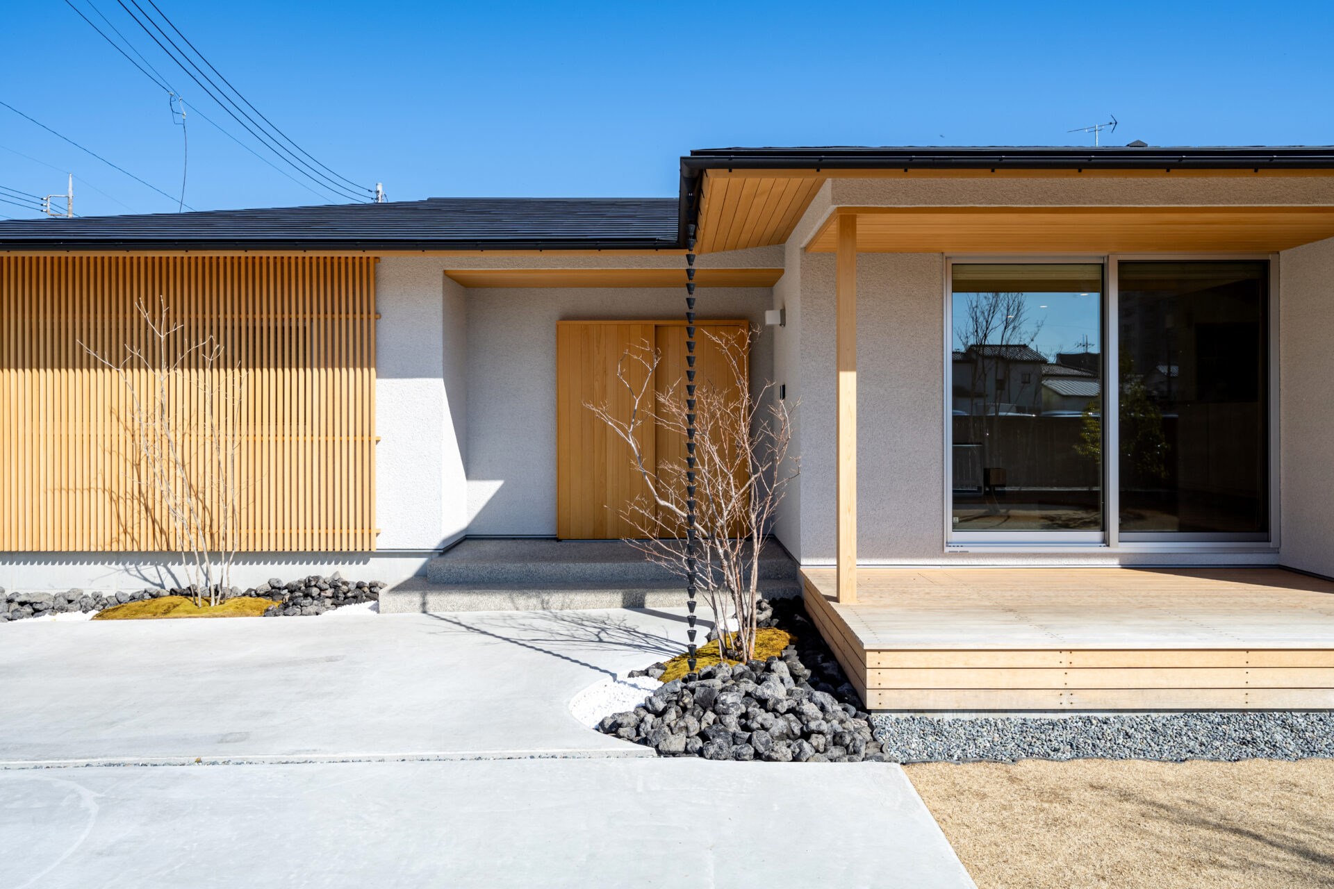 5人で暮らす木の平屋